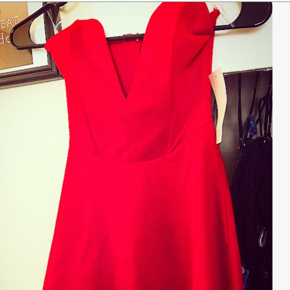 Red V Cut Strapless Dress
